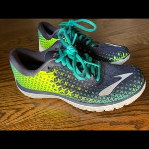 Brooks running shoes. 6.5